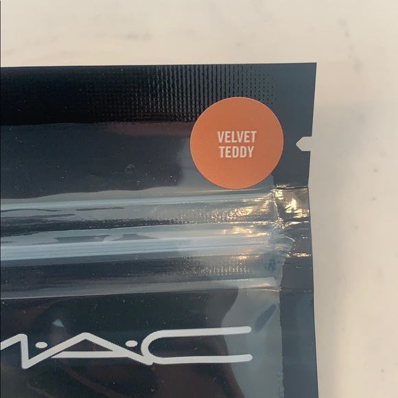 MAC, TARTE, STILA and more MAKEUP/LIP BUNDLE - Picture 8 of 8